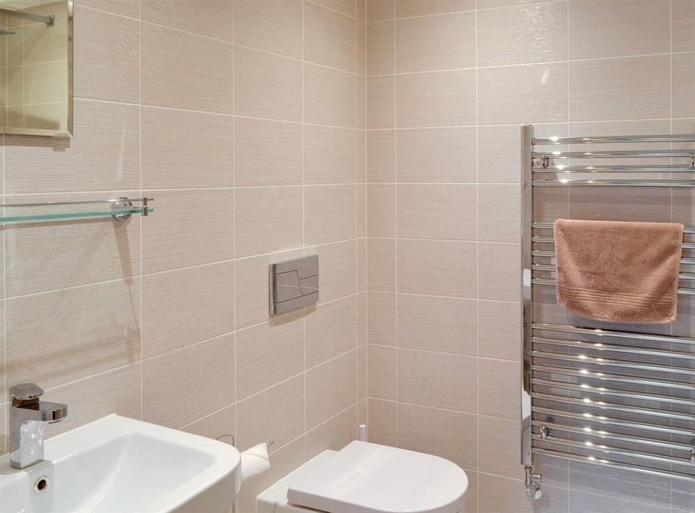 Family bathroom with heated towel rail at Alnwick Old Brewery Apartment in Alnwick, Northumberland