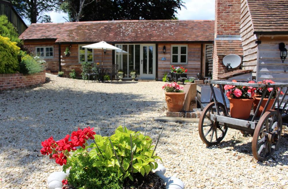 The gravelled courtyard, perfect for alfresco dining at Alpaca Cottage, Dorchester