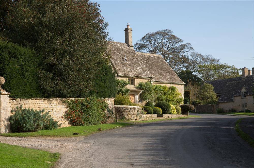 Escape to the tranquility of Taynton at Alpaca Lodge, Burford