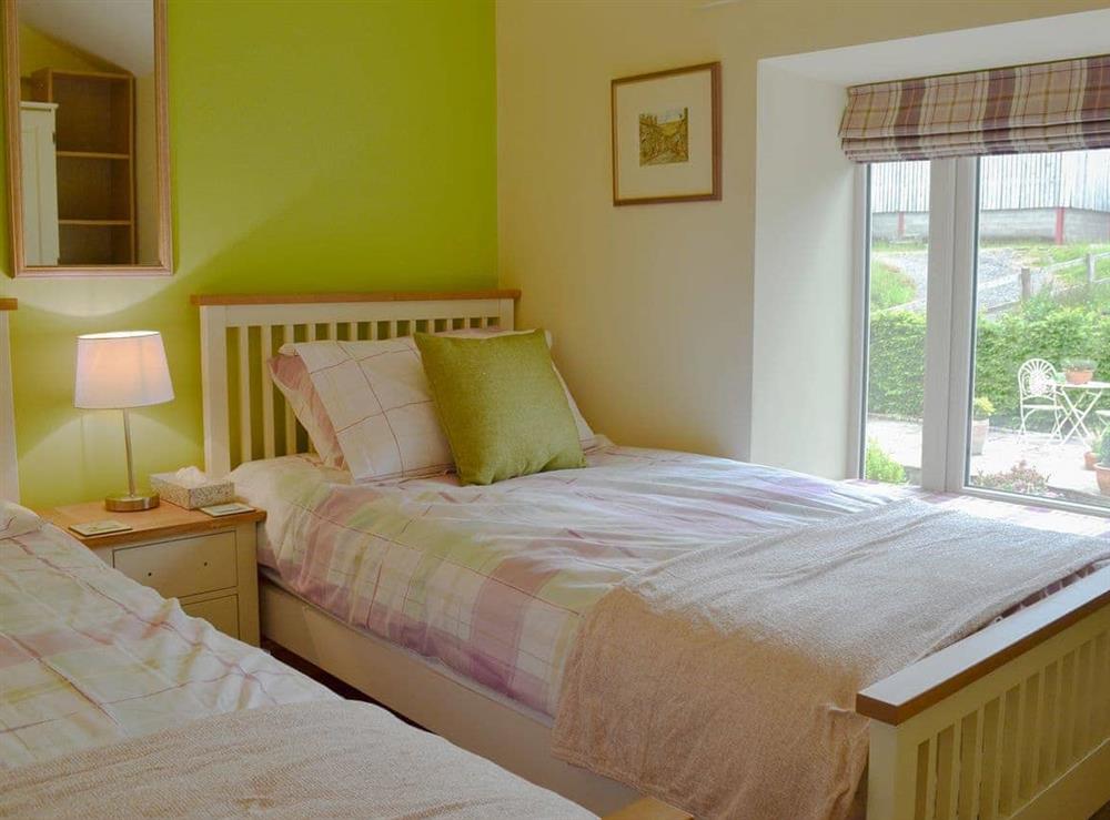 Well presented twin bedroom at Alphin Apartment in Mossley, Lancashire
