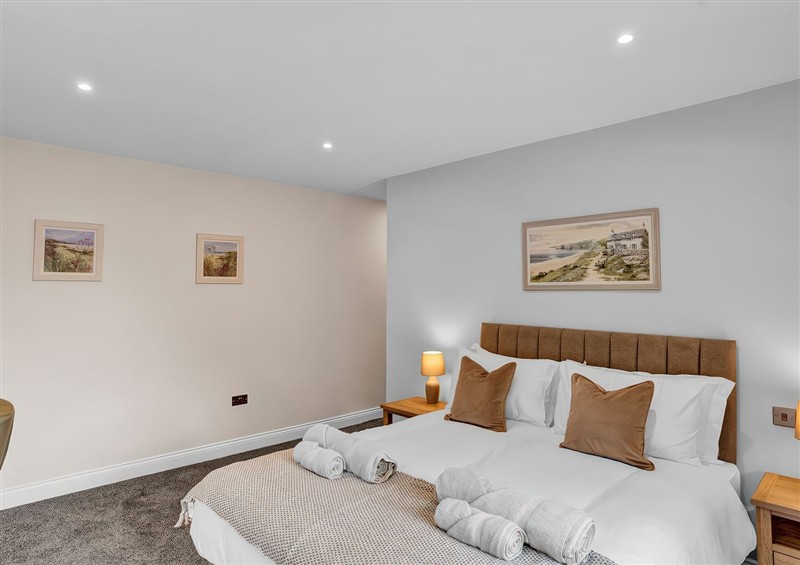 One of the 5 bedrooms (photo 2) at Alston House, Longridge
