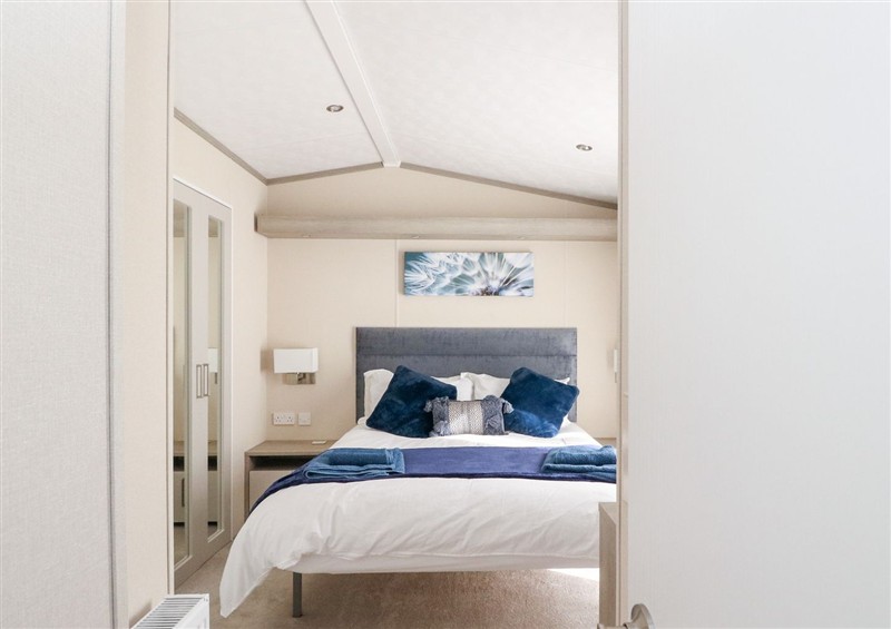 This is a bedroom (photo 2) at Altair Lodge, St Fillans