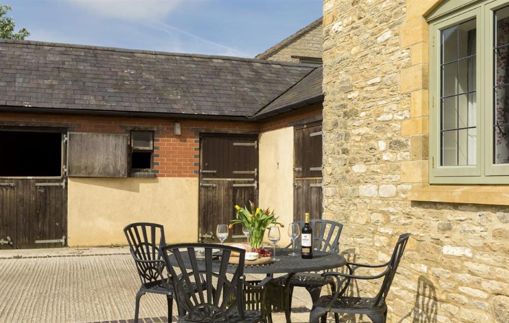The courtyard has a lovely spot for al fresco dining (photo 2) at Alysas Cottage, Chipping Norton