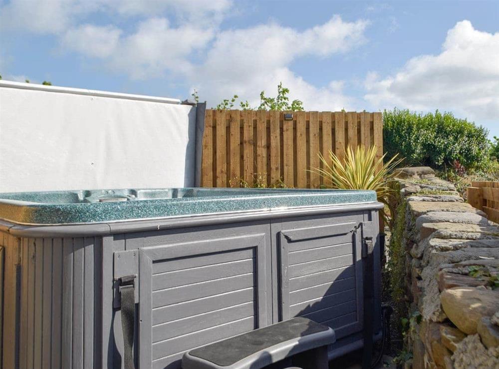 Hot tub at Stable Cottage, 