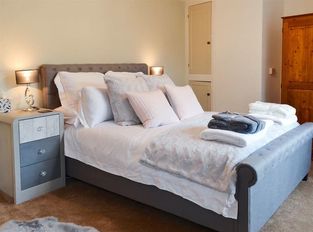 Comfortable bedroom with kingsize bed at Anchor Cottage in Instow, near Bideford, Devon