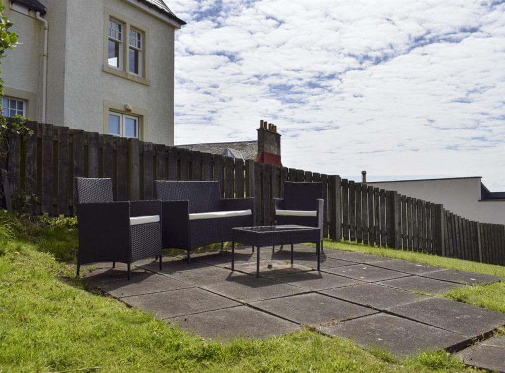Lawned garden with sitting-out area and garden furniture at Anchor Cottage in Pittenweem, near Anstruther, Fife