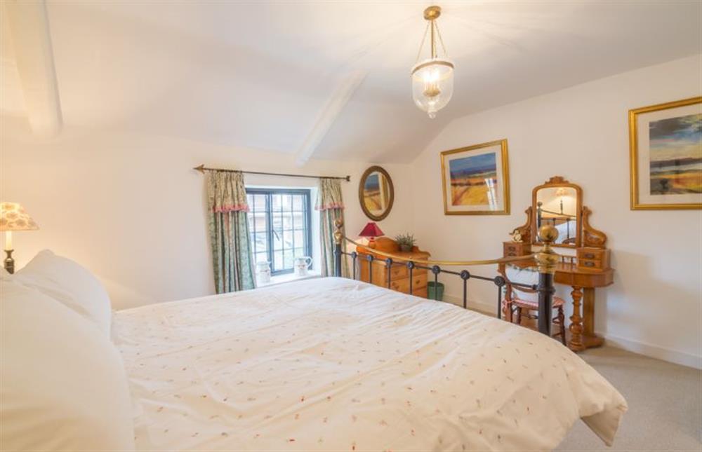 First floor: Master bedroom with king-size bed at Angel Cottage, Great Walsingham