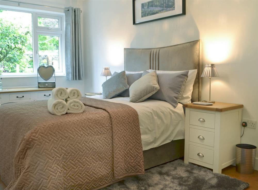 Relaxing double bedroom at Angle Tarn Cottage in Ambleside, North Yorkshire