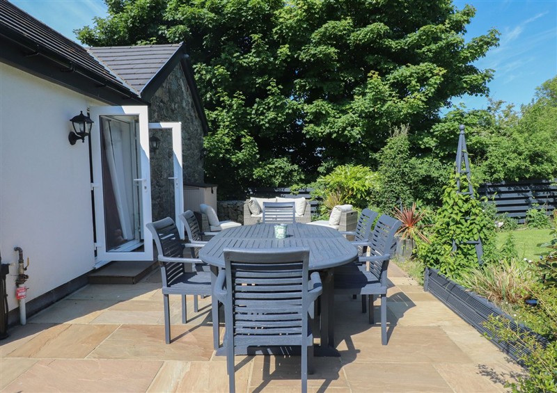 Enjoy a cup of tea on the patio at Annexe at Ty Moel Isaf, Pengorffwysfa near Amlwch