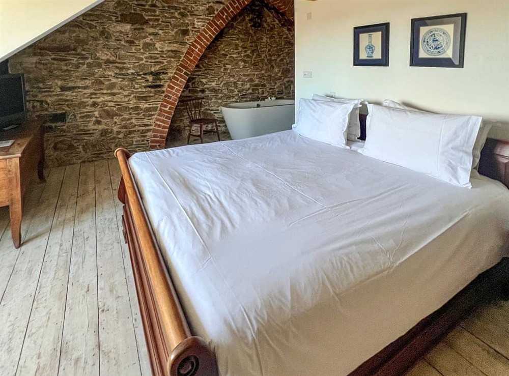 Double bedroom (photo 2) at Anran Manor in Newton Abbot, Devon