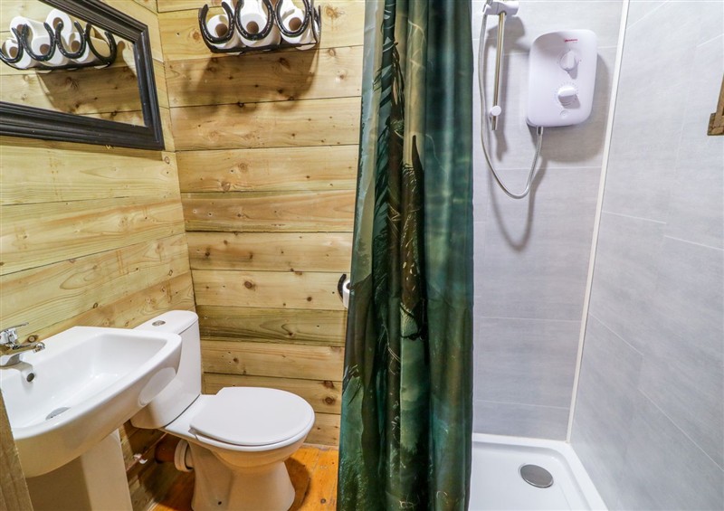 Bathroom at Apache Falls Lodge, Castlerock