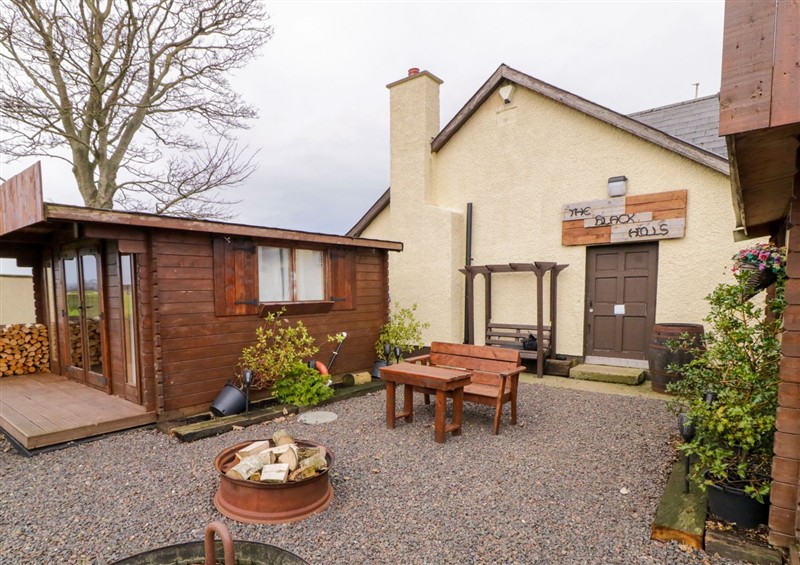 The setting of Apache Falls Lodge (photo 2) at Apache Falls Lodge, Castlerock