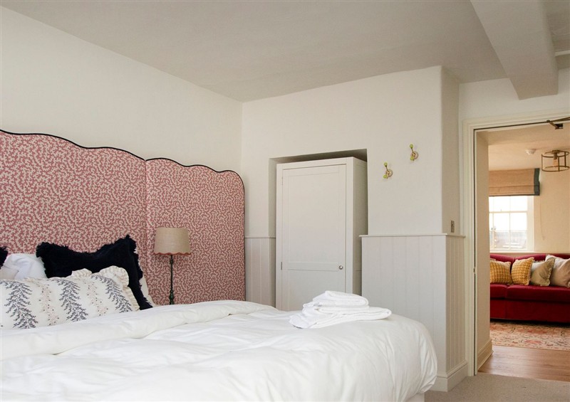 One of the 2 bedrooms (photo 2) at Apartment 1, 86 Dyer Street, Cirencester
