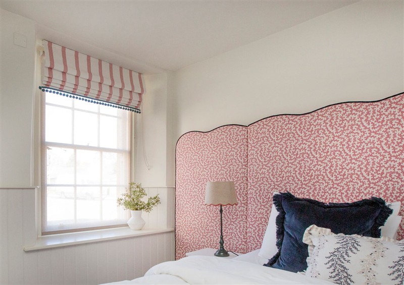 One of the 2 bedrooms (photo 3) at Apartment 1, 86 Dyer Street, Cirencester