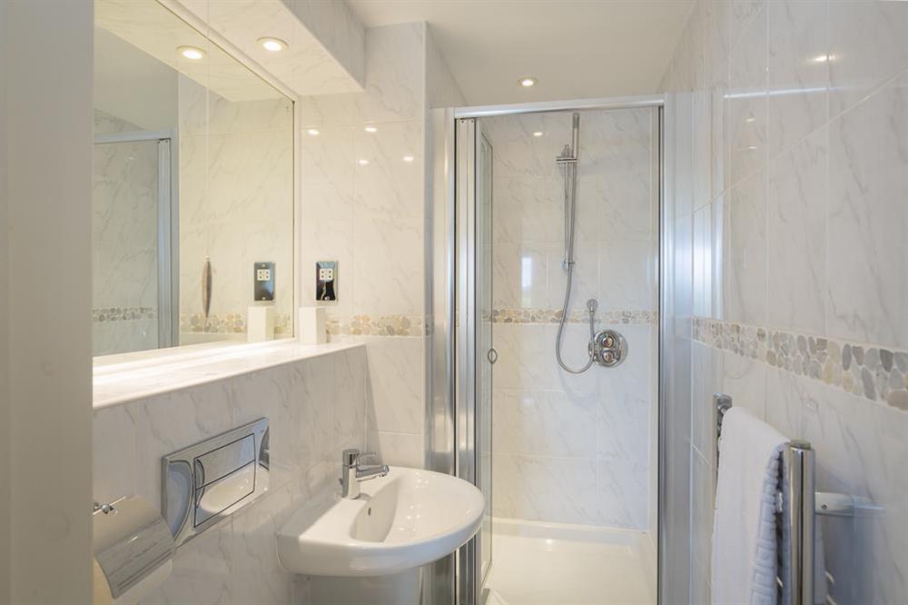 En suite shower room (photo 2) at Apartment 1, Oceans Edge in Thurlestone Sands, Nr Kingsbridge