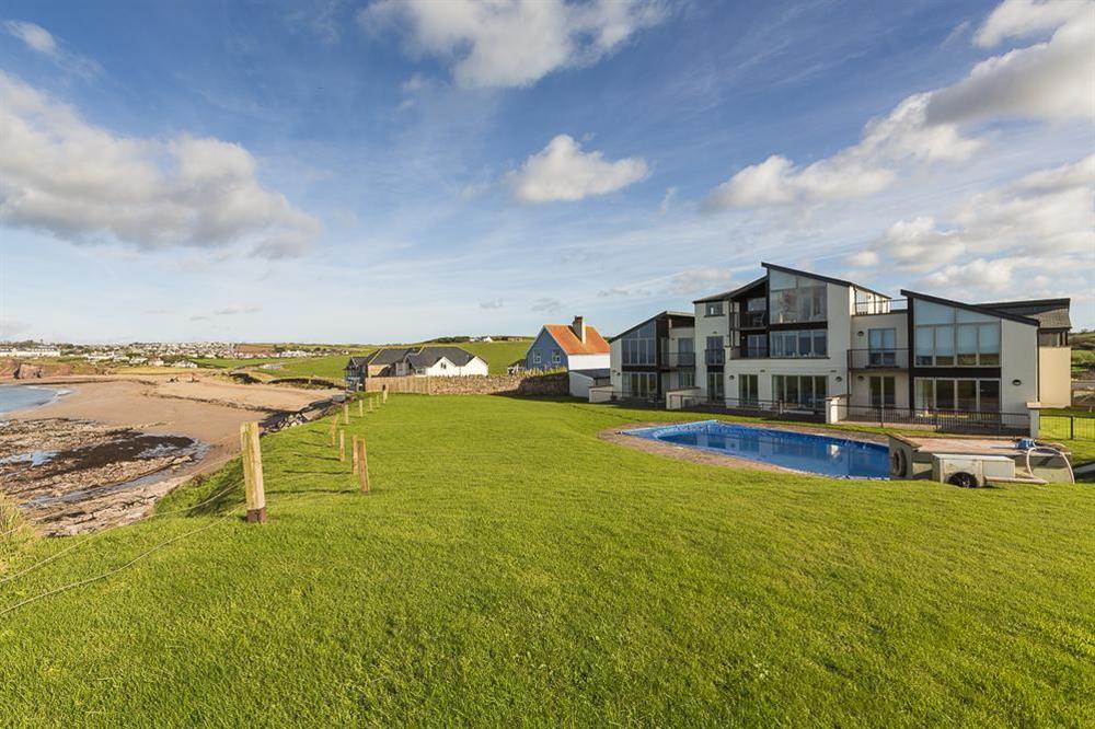 Ocean's Edge is a stunning development of luxury ocean front apartments, right on the water's edge at Apartment 1, Oceans Edge in Thurlestone Sands, Nr Kingsbridge