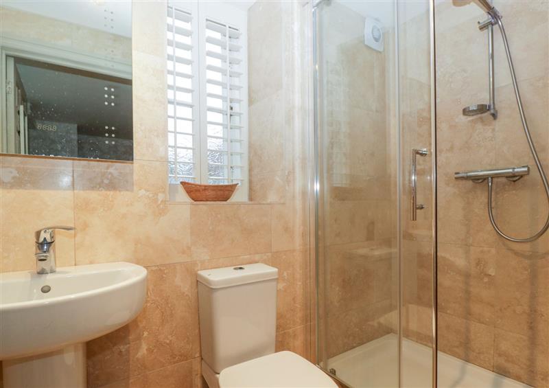 The bathroom at Apartment 1 - Pengethley Manor, Peterstow