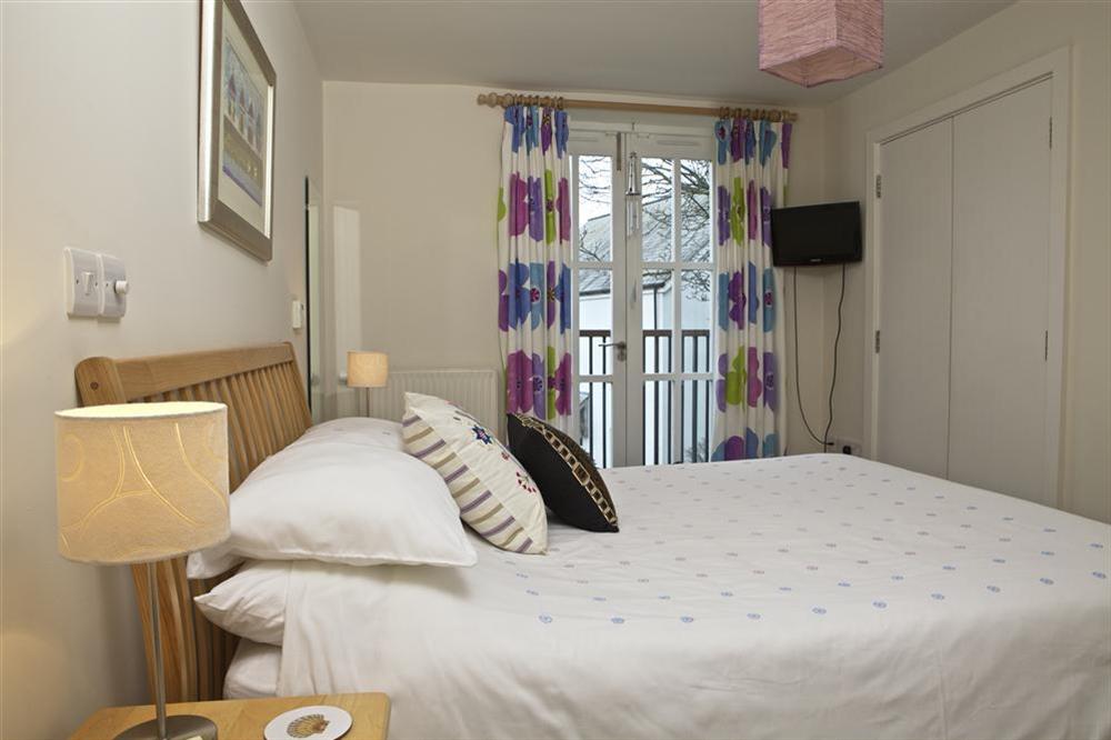 Double bedroom at Apartment 13 Combehaven in Allenheyes Road, Salcombe