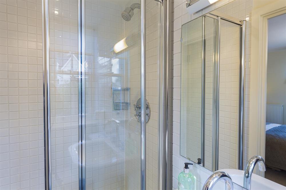 En suite shower room with under-floor heating (photo 2) at Apartment 14, Combehaven in Allenhayes Road, Salcombe