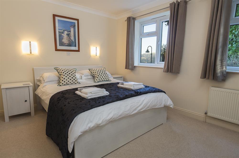 En suite King-size bedroom, with pleasant estuary views at Apartment 19, Bolt Head in South Sands, Salcombe