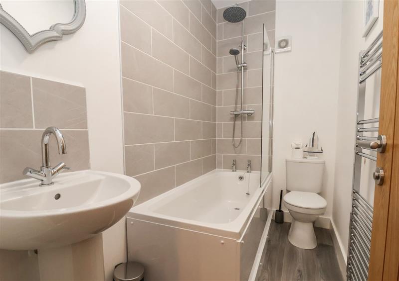 The bathroom at Apartment 3, Conwy