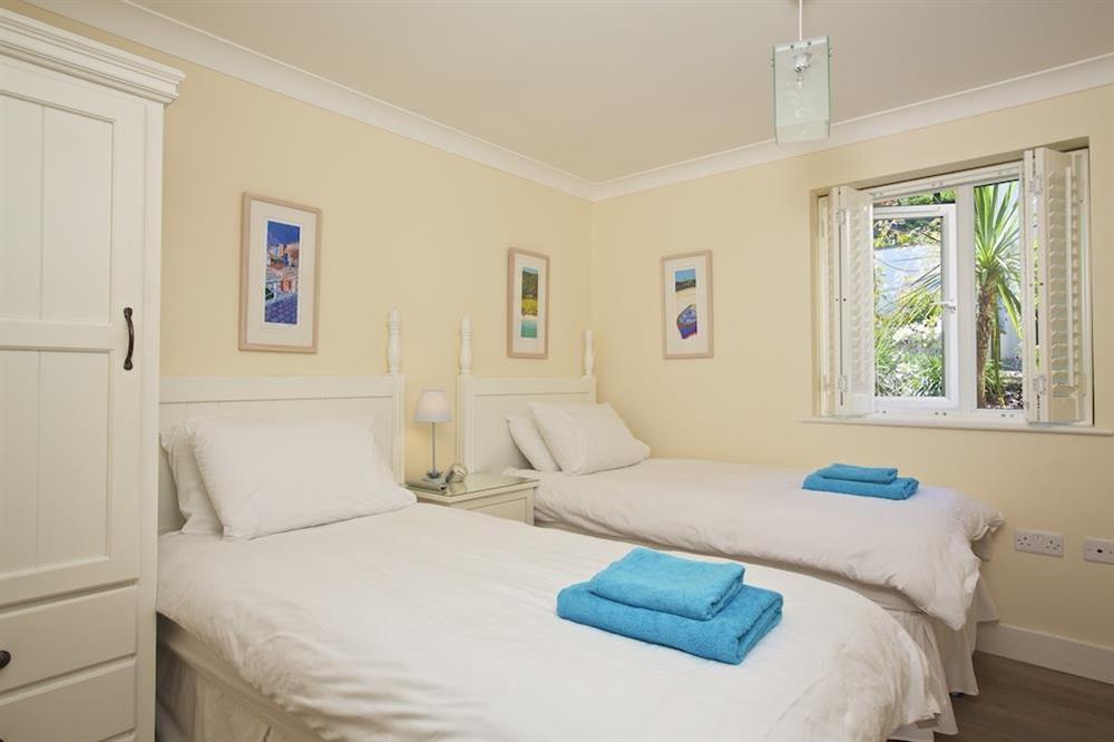 Twin bedroom at Apartment 4, Bolt Head in South Sands, Salcombe