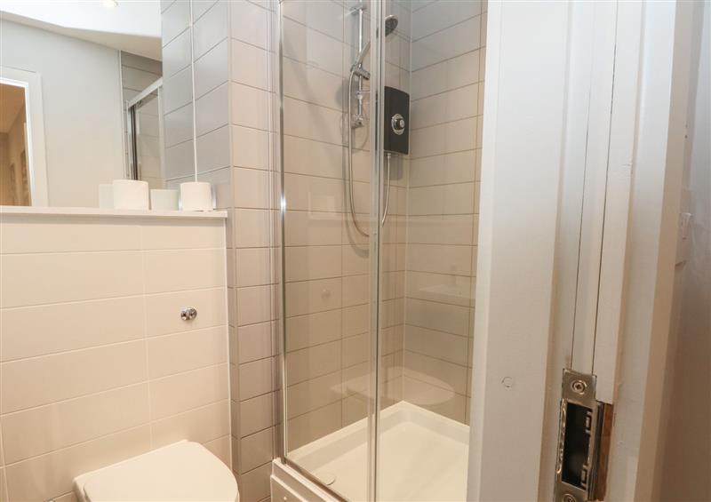 The bathroom (photo 3) at Apartment 4 - Crosby Gardens, Waterloo