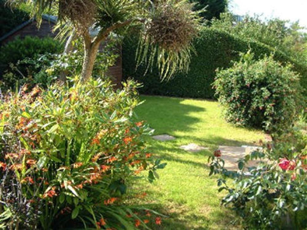 Communial garden area to the rear at Apartment 4 Lyndhurst in Bonaventure Road, Salcombe