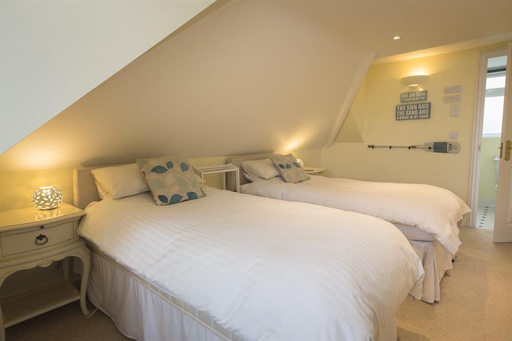 Twin single beds with third single bed 'stacked' beneath at Apartment 4 Lyndhurst in Bonaventure Road, Salcombe