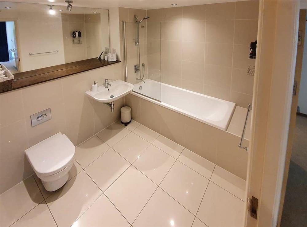 Bathroom at Apartment 4, Zinc in Newquay, Cornwall