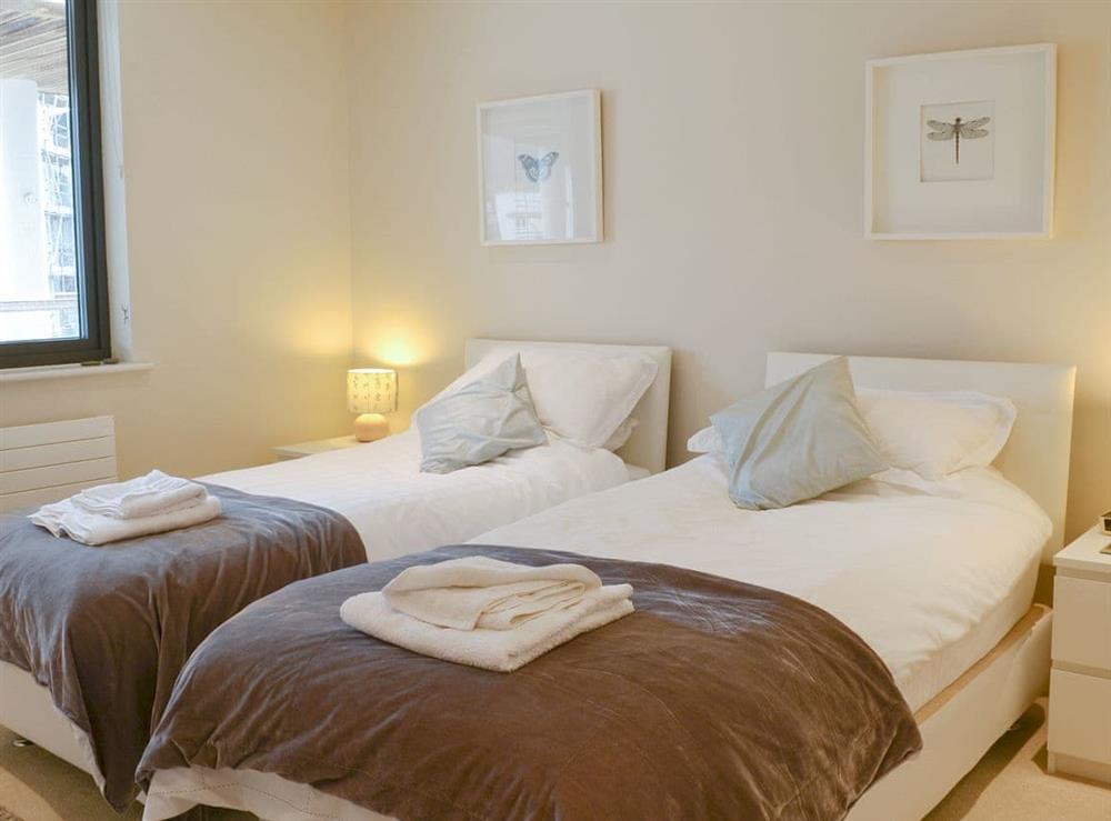 Delightful twin bedroom at Apartment 50 in Westward Ho!, Devon