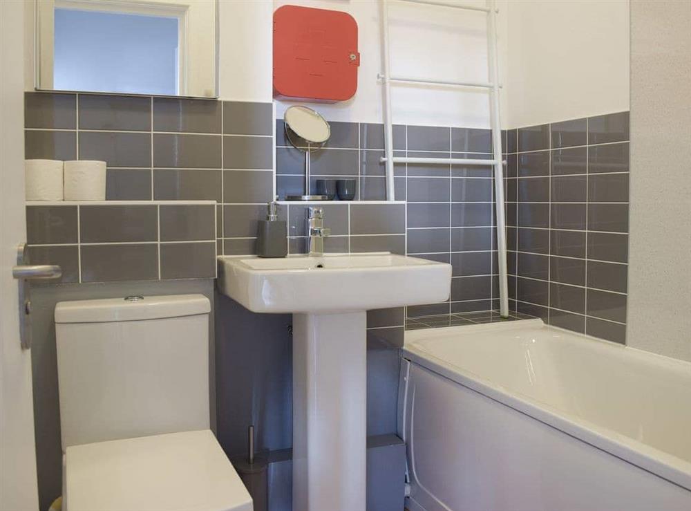 Bathroom at Apartment 6 (Harlech) in Criccieth, Gwynedd