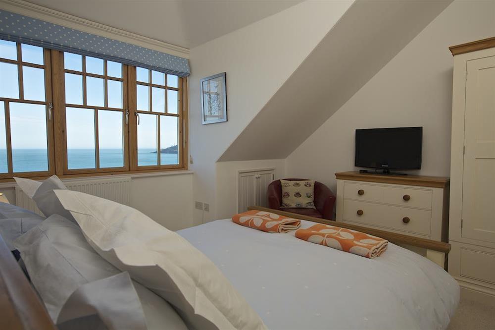 Master bedroom with sea views and en suite bathroom at Apartment 9, Prospect House in South Hallsands, Kingsbridge