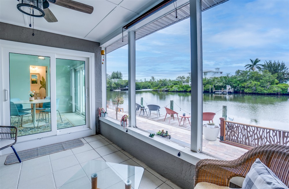 Apartment Canal View