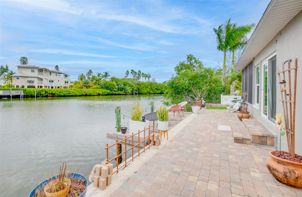 Apartment Canal View