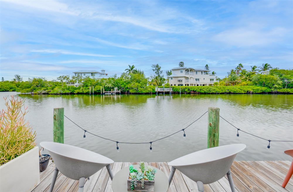 Apartment Canal View