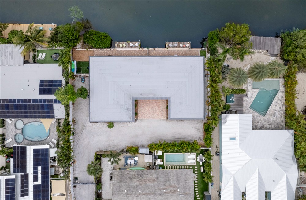 Apartment Canal View