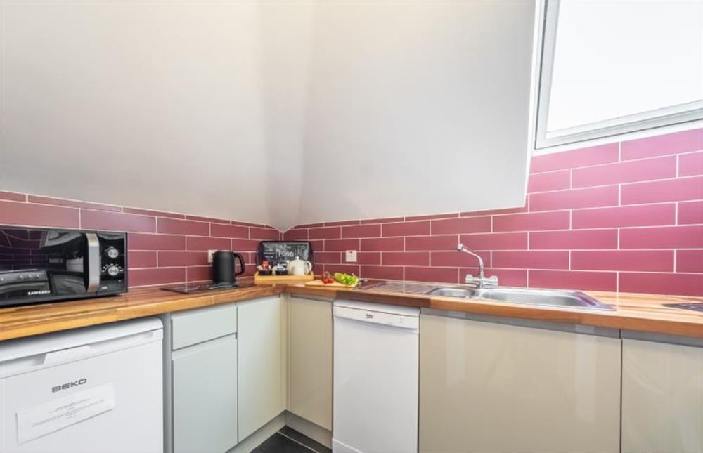 A well-equipped kitchen at Apartment Eight by the Sea, Sheringham