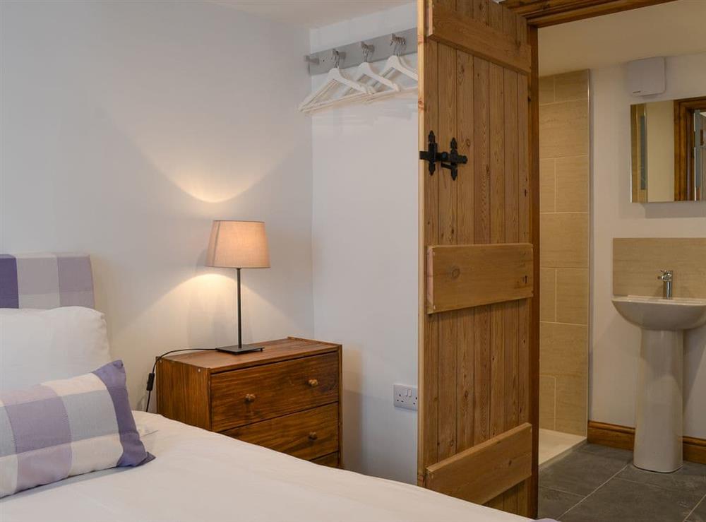 Double bedroom with en-suite at Apple Barn in Applethwaite, near Keswick, Cumbria
