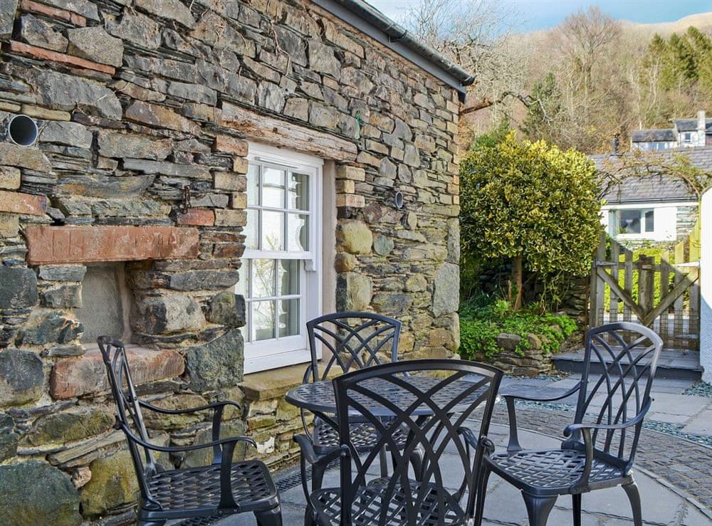 Peaceful courtyard with sitting-out area at Apple Barn in Applethwaite, near Keswick, Cumbria