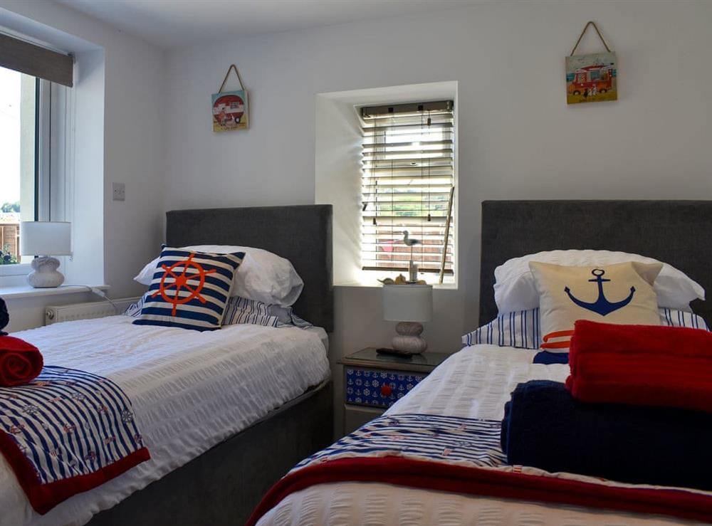 Twin bedroom at Apple Barn Cottage in Brixham, Devon