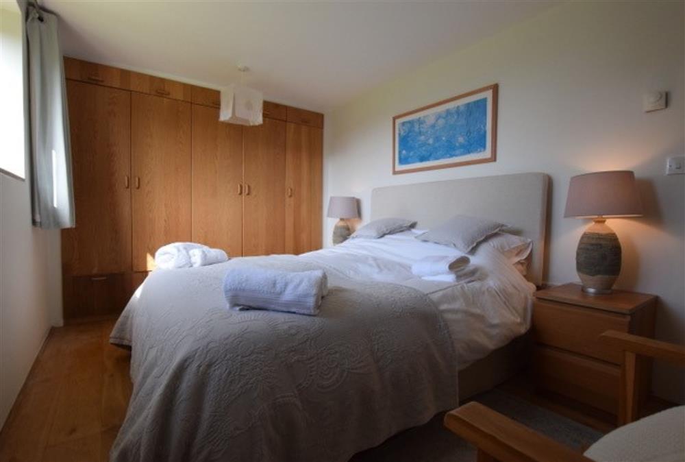 Double bedroom with 5’5 bed at Apple Barn, East Portlemouth