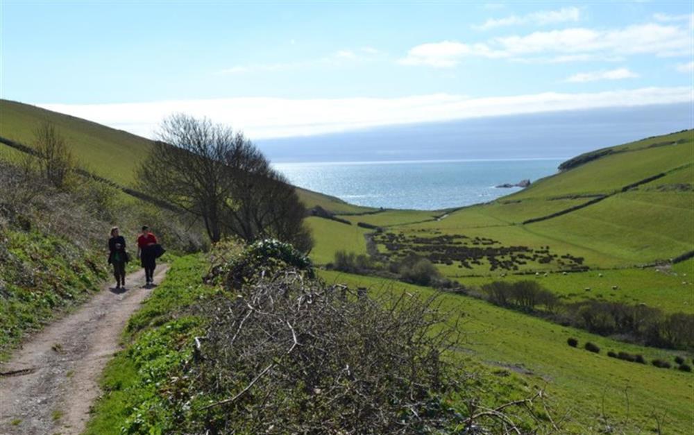 The footpath to nearby, Ayrmer Cove at Apple Barn in Kingston