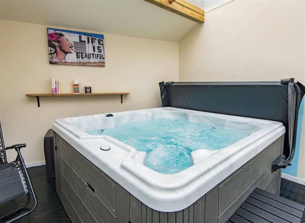 Inviting hot tub at Apple Blossom View in Chilham, Kent