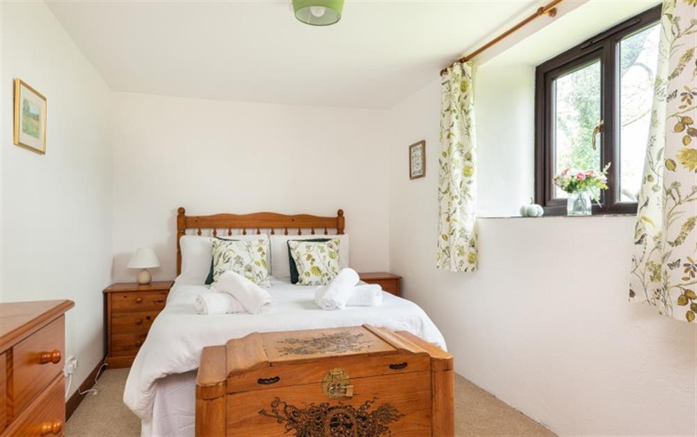 The main bedroom at Apple Cottage in Looe