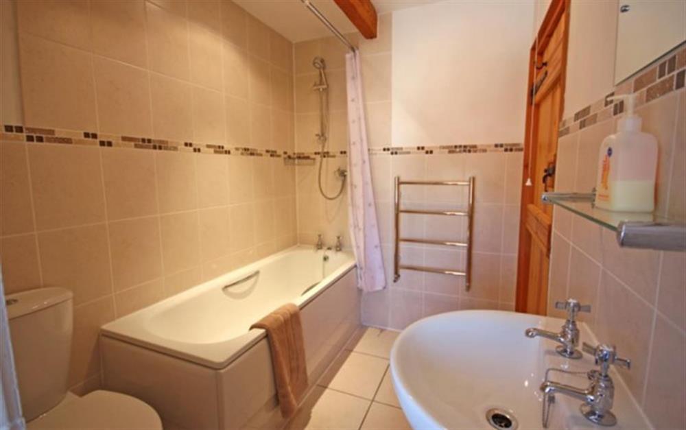 Upstairs family bathroom with shower over bath at Apple Tree Cottage, Awliscombe in Honiton