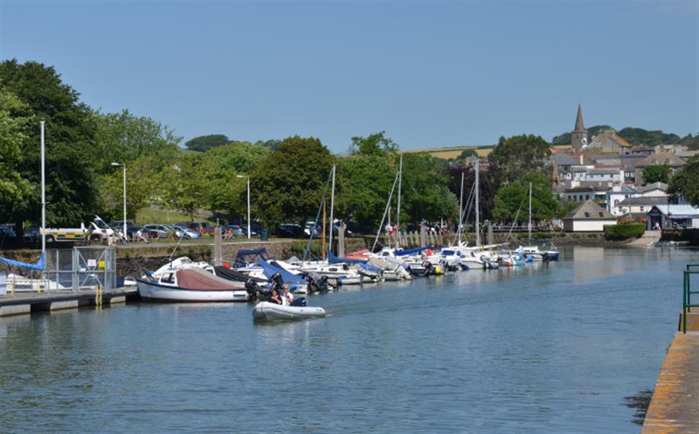 The pretty market town of Kingsbridge, has shops, pubs, restaurants and a cinema along with all amenities and is just a ten minute drive away.