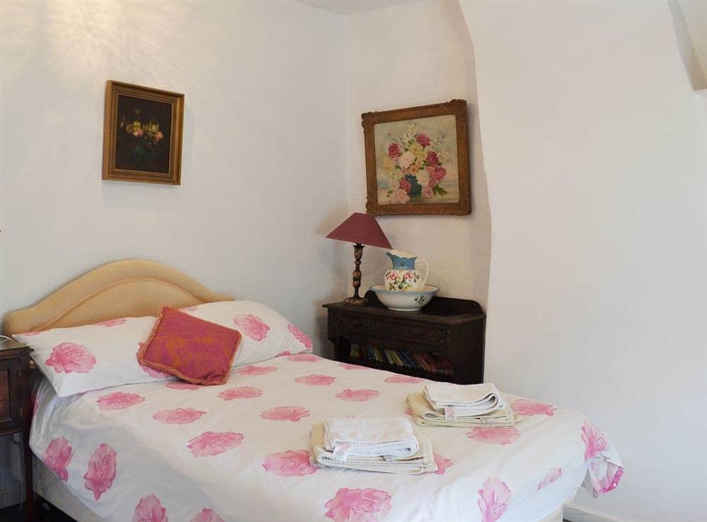 Double bedroom (photo 6) at Apple Tree Cottage in West Wittering, W. Sussex., West Sussex
