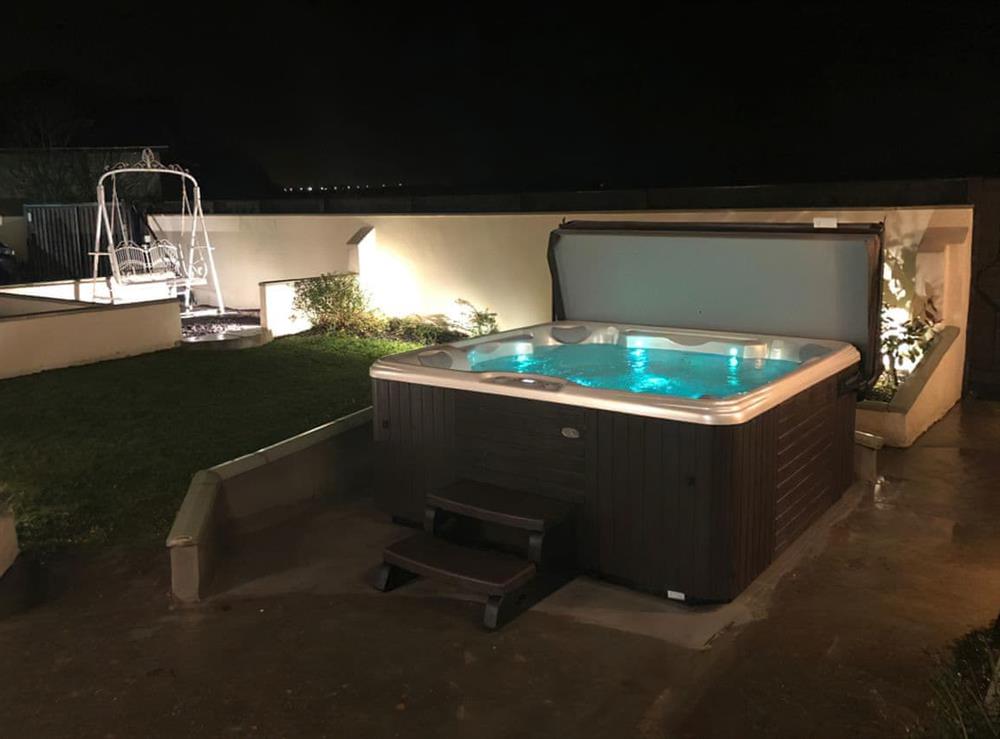 Hot tub at Apple Tree House in Dalry, Ayrshire
