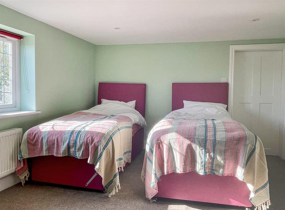 Twin bedroom at Applebarn in Lostwithiel, Cornwall